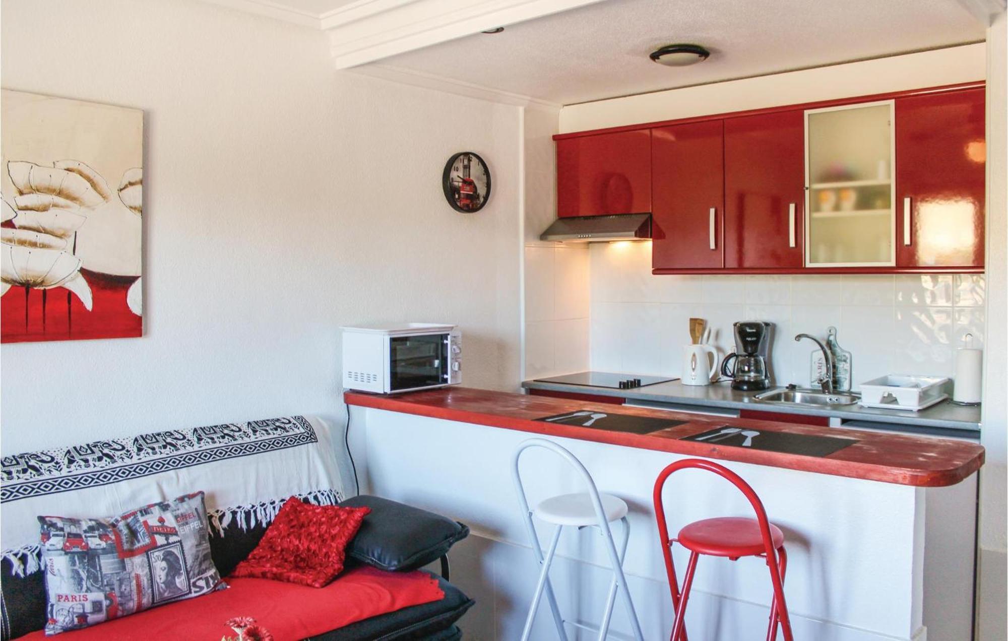 1 Bedroom Gorgeous Apartment In 로잘레스 외부 사진